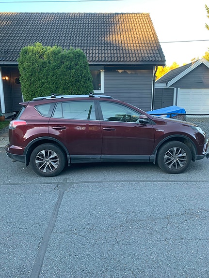Toyota RAV4 2 of 21