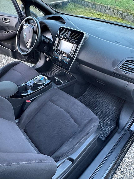 Nissan Leaf 10 of 17
