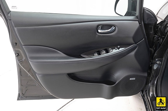 Nissan Leaf 7 of 30