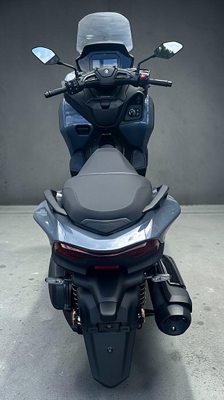 Yamaha Tricity 300 11 of 12