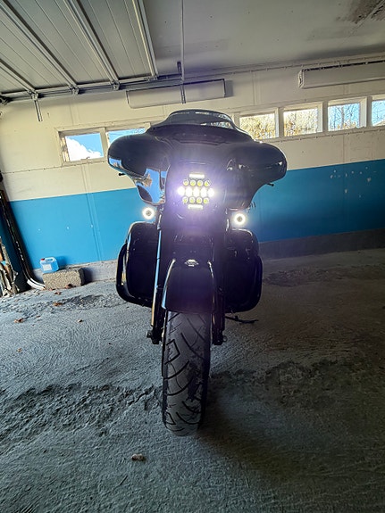 Harley-Davidson FLHXS Street Glide Special 5 of 9