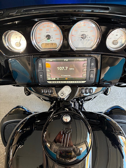 Harley-Davidson FLHXS Street Glide Special 6 of 9