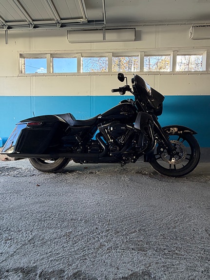 Harley-Davidson FLHXS Street Glide Special 9 of 9