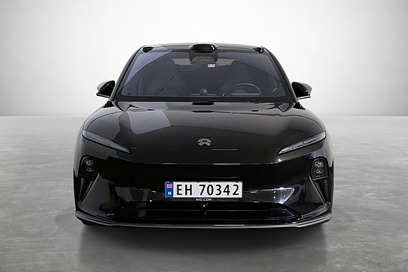 NIO ET5 3 of 26