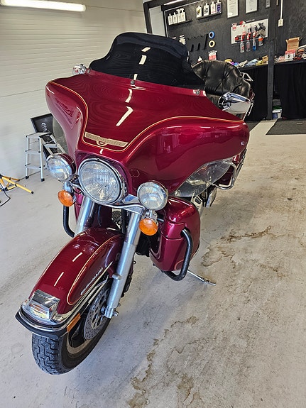 Harley-Davidson FLHTCU Ultra Classic Electra Glide 2 of 14