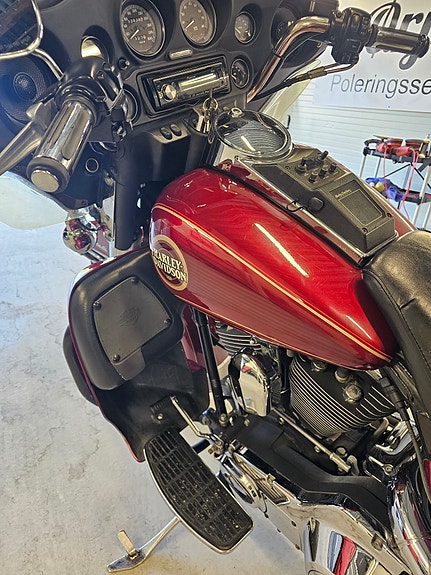 Harley-Davidson FLHTCU Ultra Classic Electra Glide 6 of 14