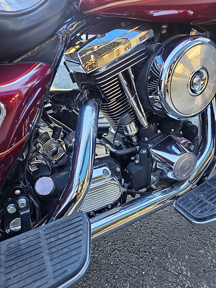 Harley-Davidson FLHTCU Ultra Classic Electra Glide 10 of 14