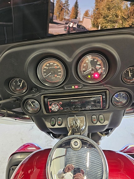 Harley-Davidson FLHTCU Ultra Classic Electra Glide 13 of 14