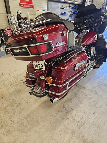 Harley-Davidson FLHTCU Ultra Classic Electra Glide 8 of 14