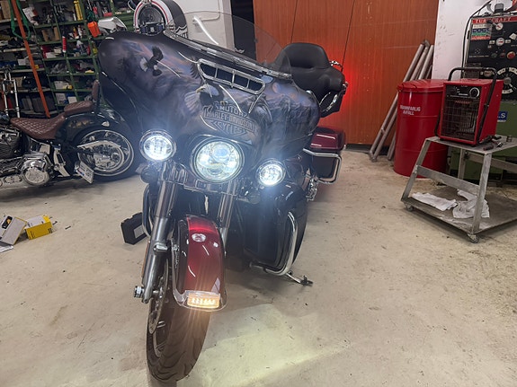 Harley-Davidson FLHTKL Ultra Limited Low 2 of 7