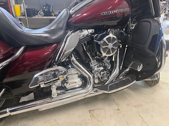 Harley-Davidson FLHTKL Ultra Limited Low 5 of 7