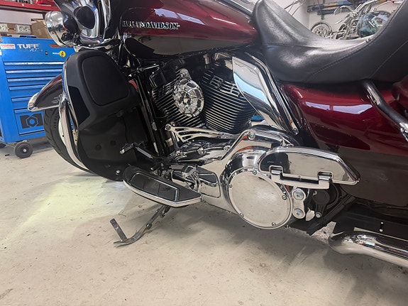 Harley-Davidson FLHTKL Ultra Limited Low 6 of 7