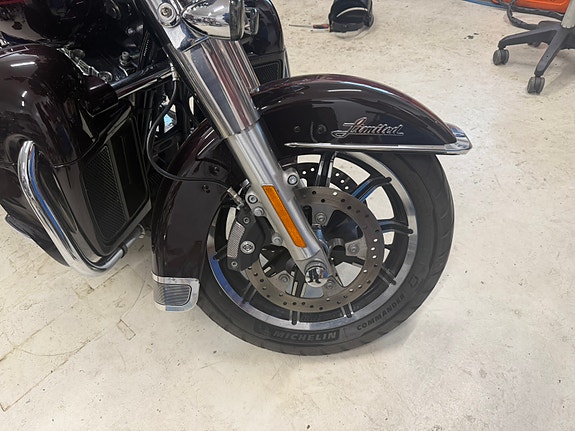 Harley-Davidson FLHTKL Ultra Limited Low 7 of 7