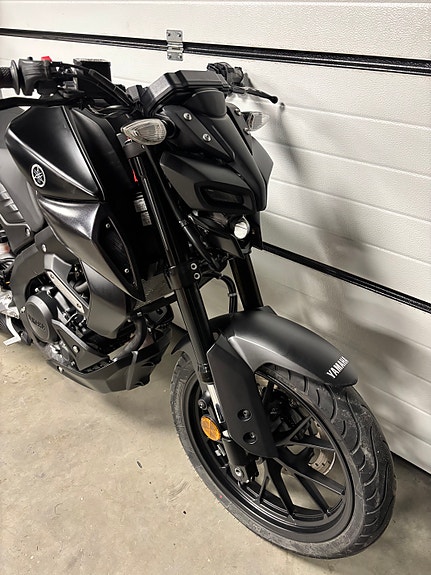 Yamaha MT-125 2 of 10