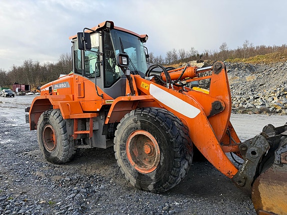 Doosan DL250 2 of 11