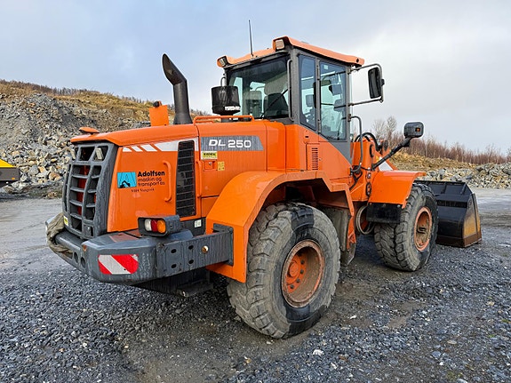 Doosan DL250 3 of 11
