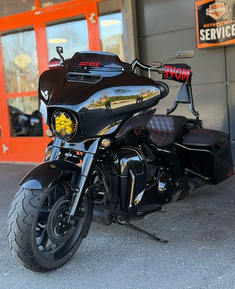 Harley-Davidson FLHXS STREETGLIDE SP 4 of 15