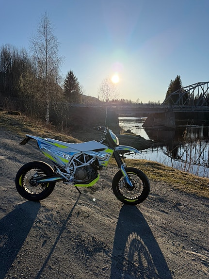 Husqvarna 701 Supermoto 5 of 9