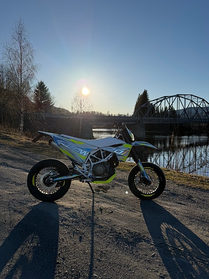 Husqvarna 701 Supermoto 4 of 9