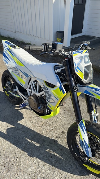Husqvarna 701 Supermoto 2 of 9