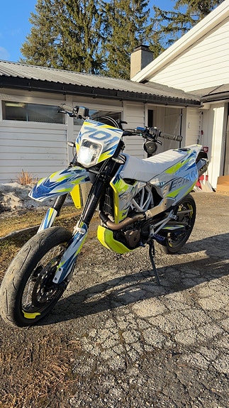 Husqvarna 701 Supermoto 6 of 9