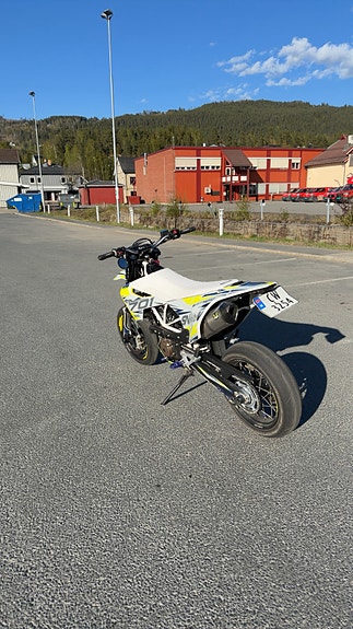 Husqvarna 701 Supermoto 7 of 9