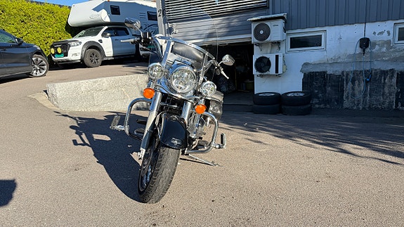 Harley-Davidson FLHRC Road King Classic 3 of 21