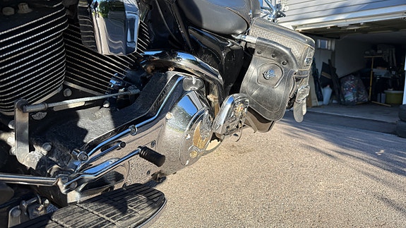 Harley-Davidson FLHRC Road King Classic 10 of 21
