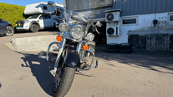 Harley-Davidson FLHRC Road King Classic 4 of 21