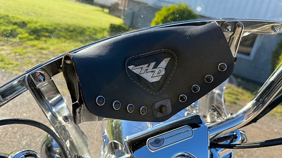Harley-Davidson FLHRC Road King Classic 7 of 21