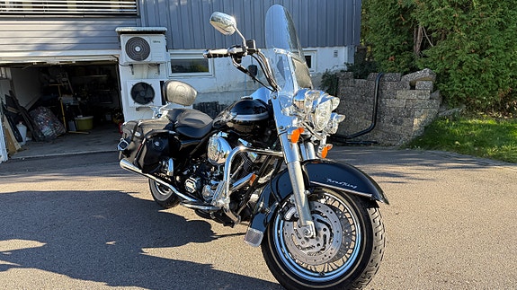 Harley-Davidson FLHRC Road King Classic 6 of 21