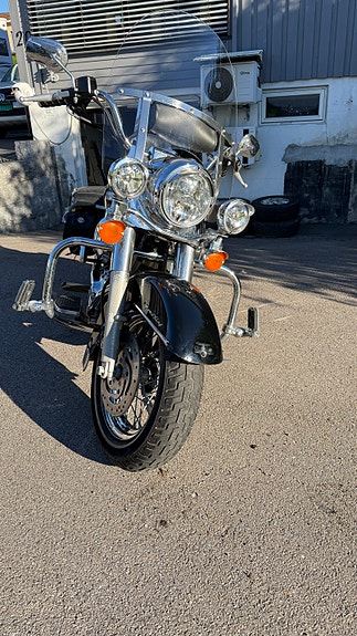 Harley-Davidson FLHRC Road King Classic 8 of 21