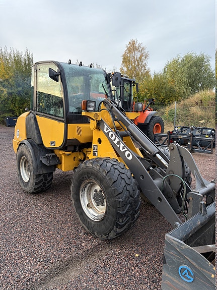 Volvo L25B / 2 Skuffer / Gafflar 3 of 6