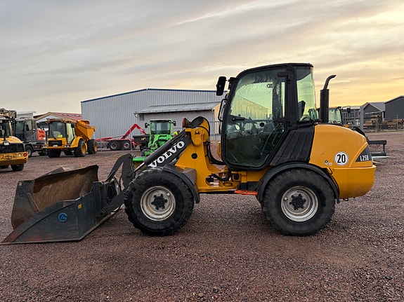 Volvo L25B / 2 Skuffer / Gafflar 4 of 6