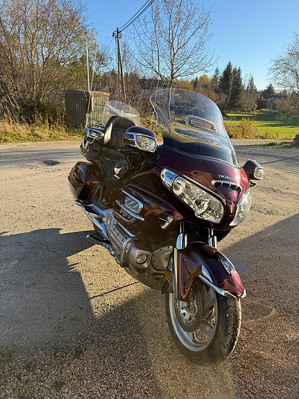 Honda GL 1800 Goldwing 5 of 9