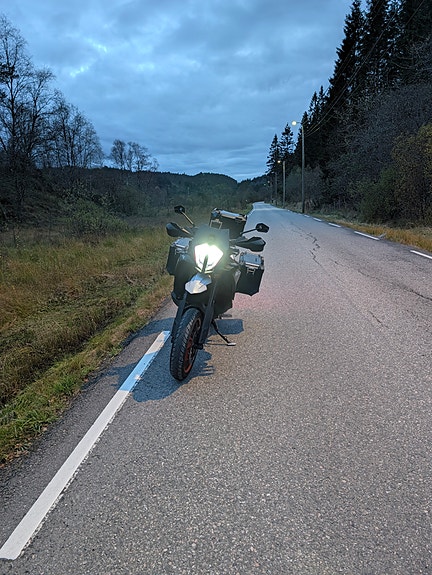 KTM 890 SMT 3 of 10