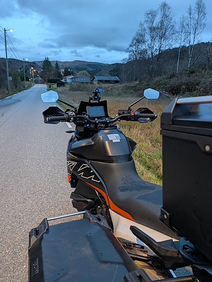 KTM 890 SMT 5 of 10