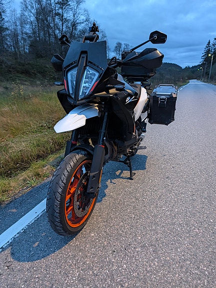 KTM 890 SMT 2 of 10