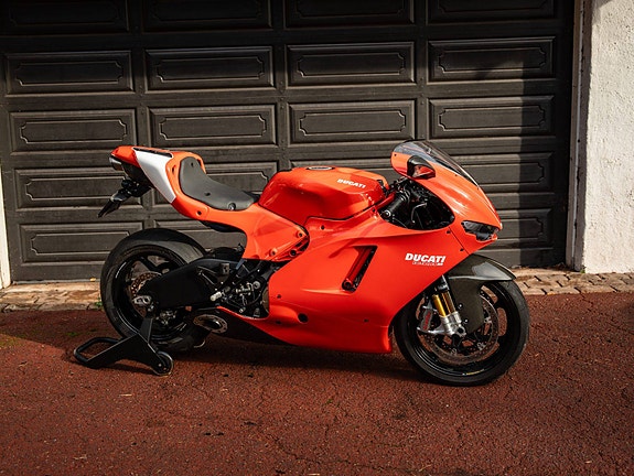 Ducati Desmosedici Rr 2 of 30