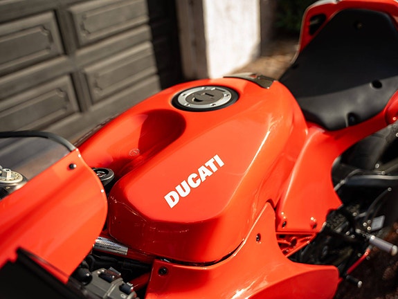 Ducati Desmosedici Rr 8 of 30