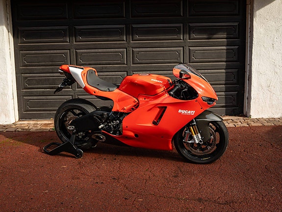 Ducati Desmosedici Rr 12 of 30