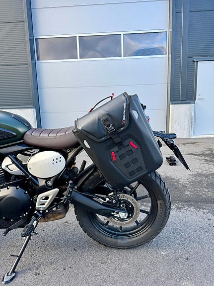 Triumph Scrambler 400 X 14 of 30
