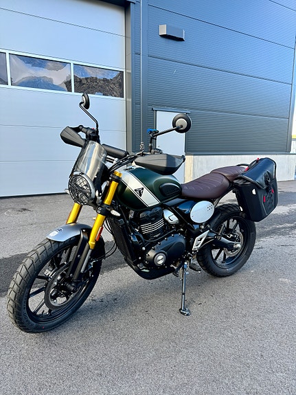 Triumph Scrambler 400 X 12 of 30