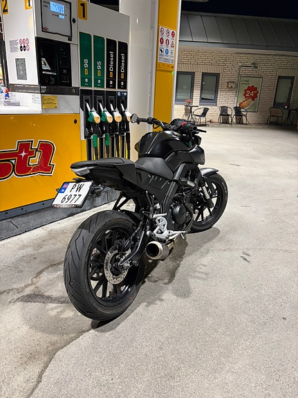 Yamaha MT-125 2 of 5