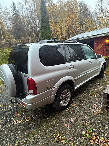 Suzuki XL7