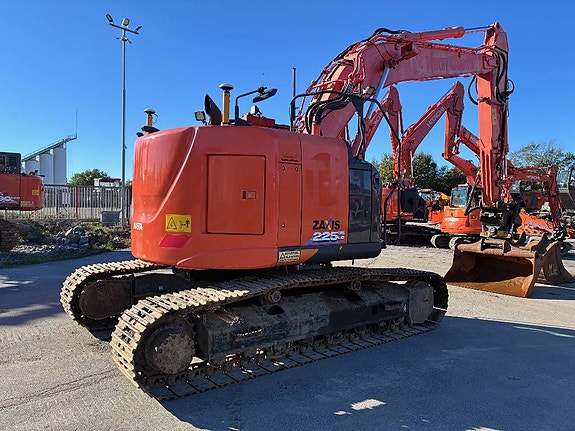 Hitachi ZX225USLC-6 3 of 9