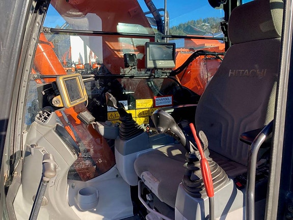 Hitachi ZX225USLC-6 9 of 9