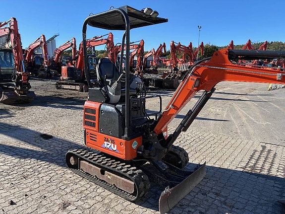 Hitachi ZX 17 U-6 4 of 7