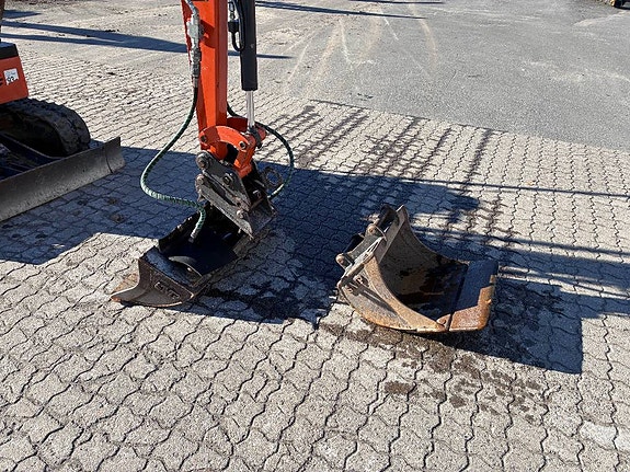 Hitachi ZX 17 U-6 7 of 7
