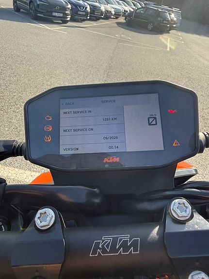 KTM 890 Duke R 9 of 12